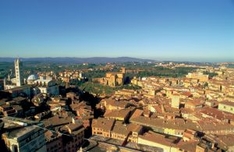 Siena mit Il Campo und Blick in das Chianti